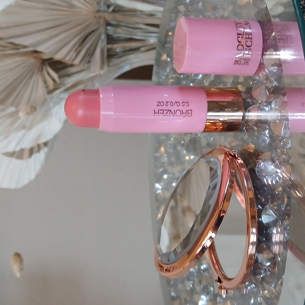 New Badgley Mischka Pink Blush Stick And Rose Gold Compact Mirrow 2pc